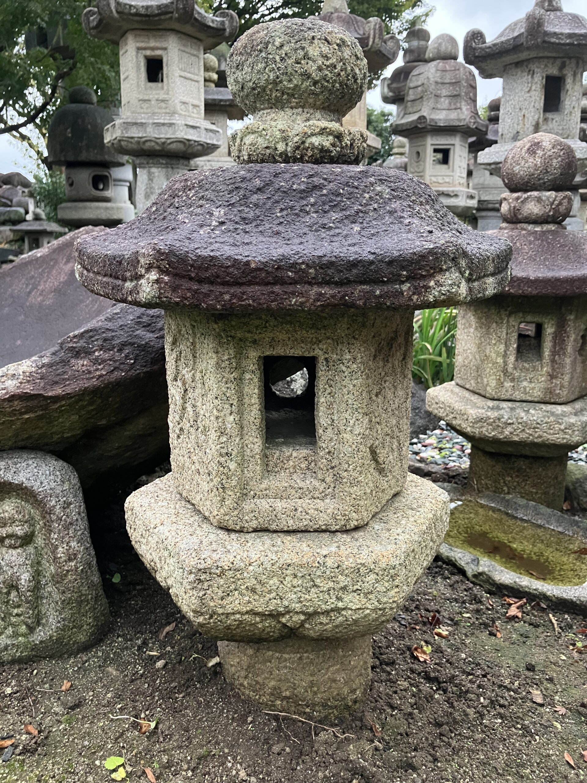 道明寺形生込灯籠